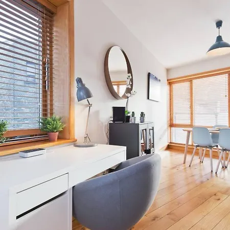 2 Bedroom Centre With Patio Sleeps 6 Apartment