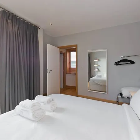 2 Bedroom Centre With Patio Sleeps 6 *