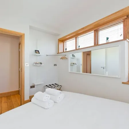 Apartment 2 Bedroom Centre With Patio Sleeps 6 Dublin