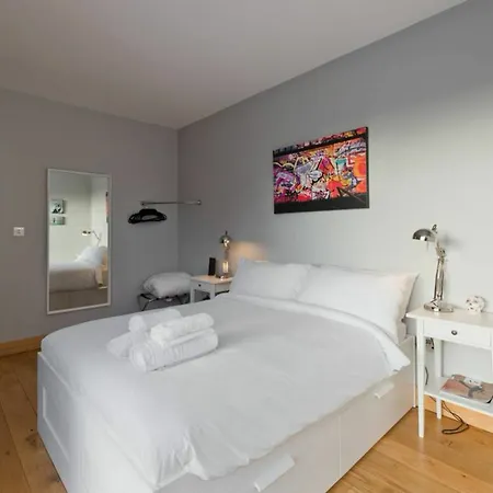 2 Bedroom Centre With Patio Sleeps 6 Dublin