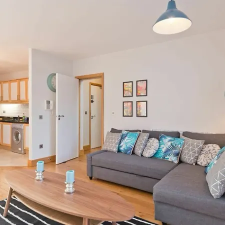 2 Bedroom Centre With Patio Sleeps 6 Dublin