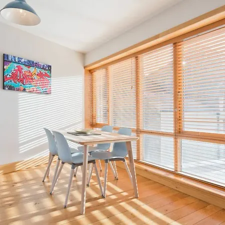 Apartment 2 Bedroom Centre With Patio Sleeps 6 Dublin