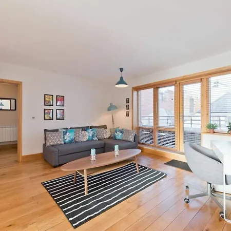 Apartment 2 Bedroom Centre With Patio Sleeps 6 Dublin
