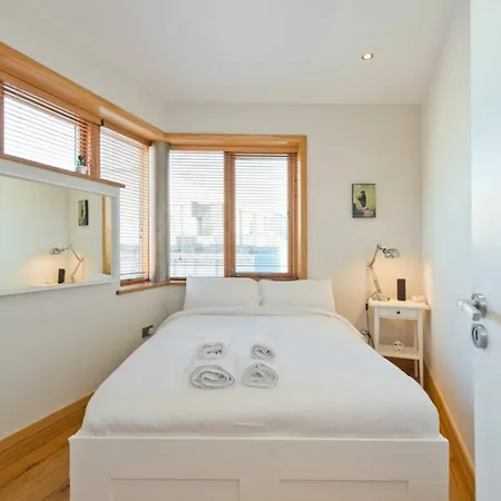 2 Bedroom Centre With Patio Sleeps 6 *