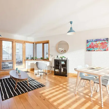 2 Bedroom Centre With Patio Sleeps 6 Dublin
