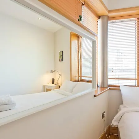 2 Bedroom Centre With Patio Sleeps 6 Apartment *