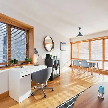 2 Bedroom Centre With Patio Sleeps 6 Dublin