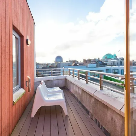 Apartment 2 Bedroom Centre With Patio Sleeps 6